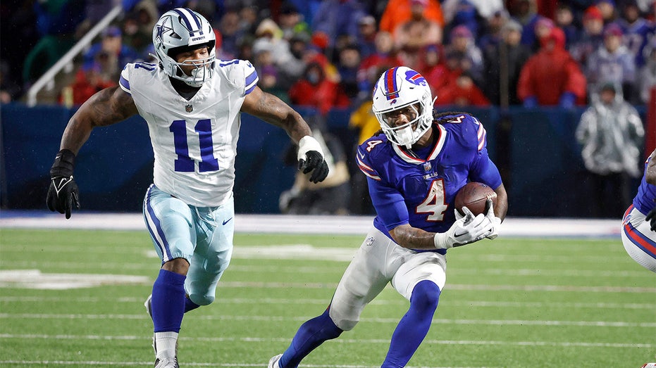 Cowboys’ Micah Parsons calls out ‘fake analysts’ after blowout loss to Bills