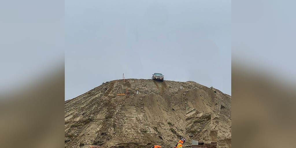 California senior's car teeters high above construction site after driver misses warning signs - Vimarsana News