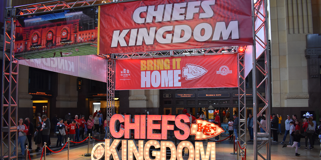 Here are 5 things every Kansas City Chiefs fan should own in time for Super Bowl Sunday - Vimarsana News