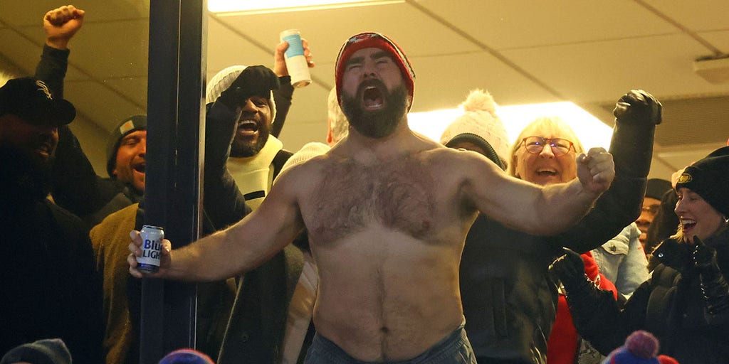 Shirtless Jason Kelce Sparks Conversation About the Ideal Male Body Type -  Men's Journal