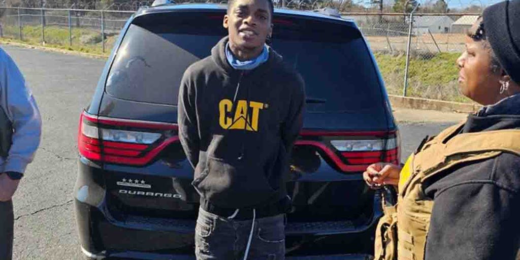 Arkansas murder suspect who escaped jail through ceiling hole captured days after fellow escapee caught - Vimarsana News