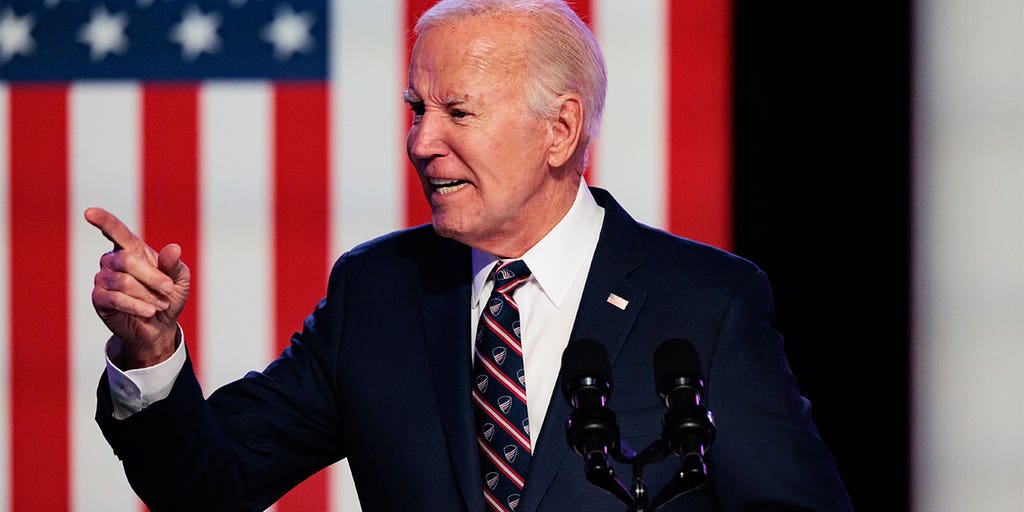 Social media mocks Biden being led offstage by first lady - Vimarsana News
