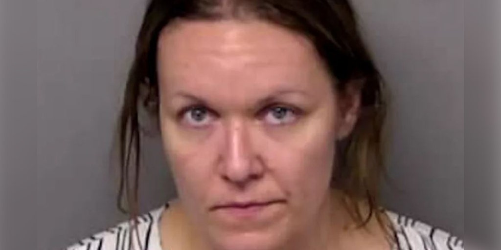 Missouri art teacher caught on camera poisoning husband's smoothie: docs - Vimarsana News
