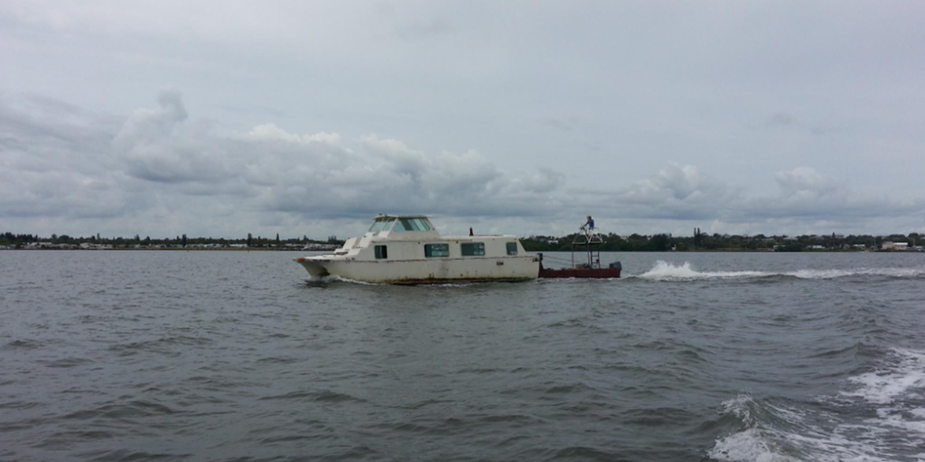 Squatter pirates in Florida setting up homes on abandoned boats - Vimarsana News