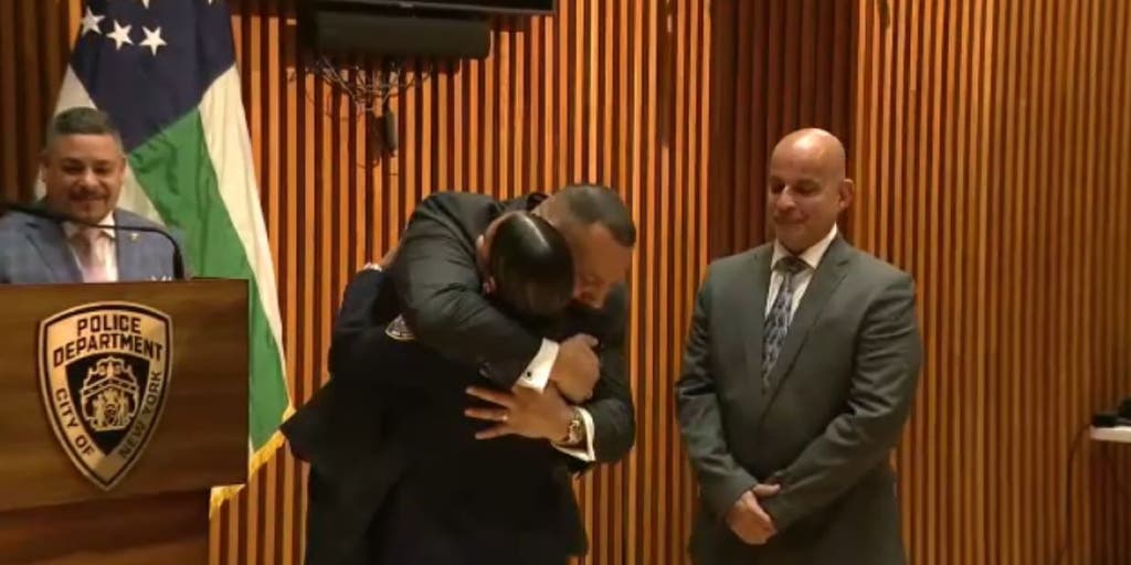 NYPD officer meets retired detectives who saved her from a burning car nearly 30 years ago - Vimarsana News