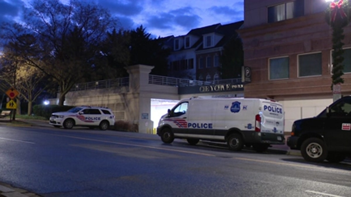 Vehículos policiales ante el lugar del tiroteo