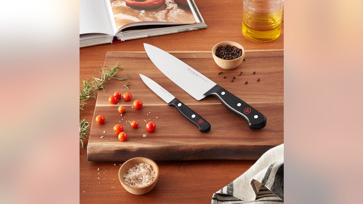 Easily cut through veggies, meat and more with this set of professional-level knives. 