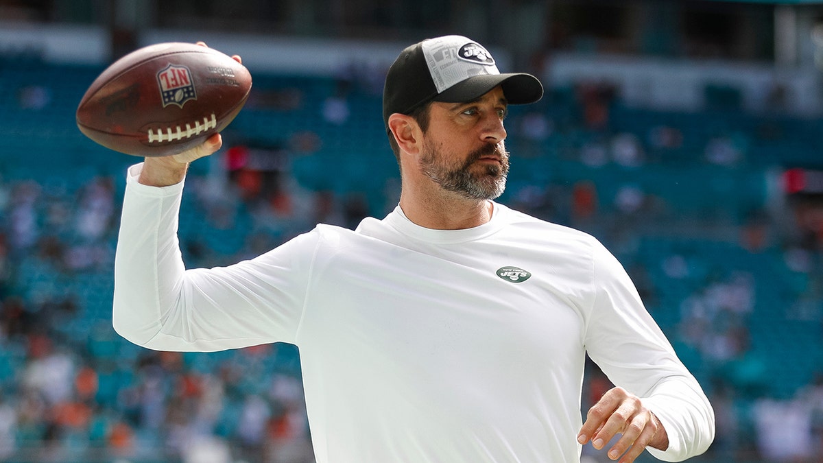 ESPN NFL Reporter Rips Jets’ Aaron Rodgers: ‘Narcissistic Con Artist ...