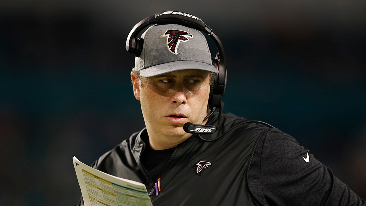 Falcons coach Arthur Smith heated with Saints coach Dennis Allen after loss: ‘F—ing bulls—‘ 2 Arthur Smith looks on field