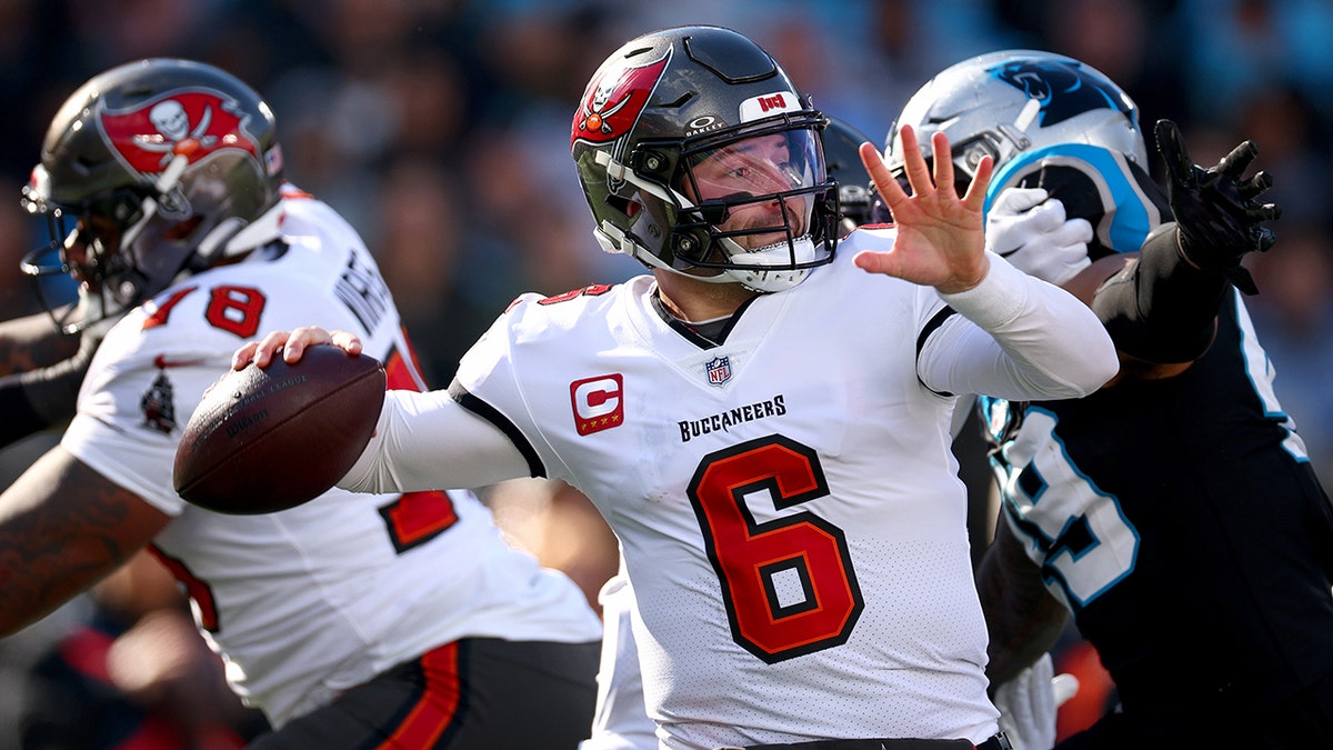 Buccaneers Shut Out Panthers To Win Third Straight NFC South Title ...