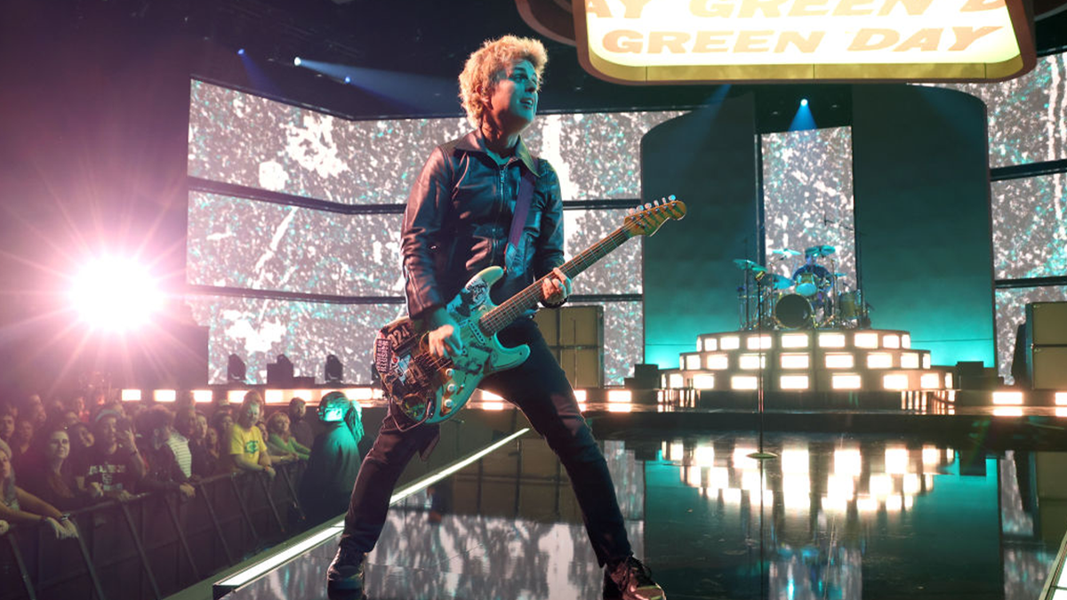 Green Day performing live