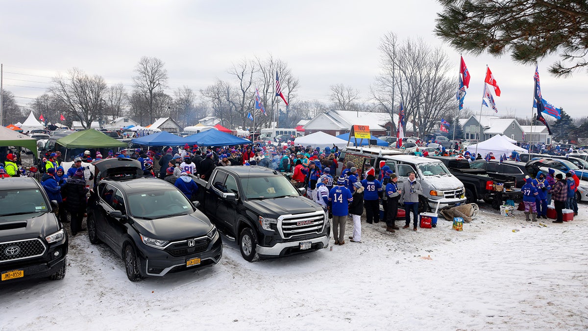 Bills fans tailgate