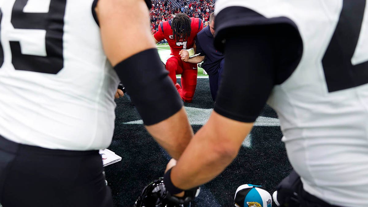 CJ Stroud kneels in prayer