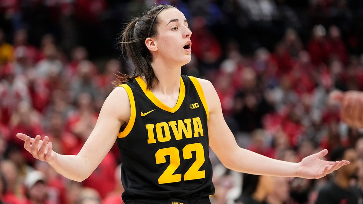 Iowa's Caitlin Clark shaken up after colliding with court-storming fan ...