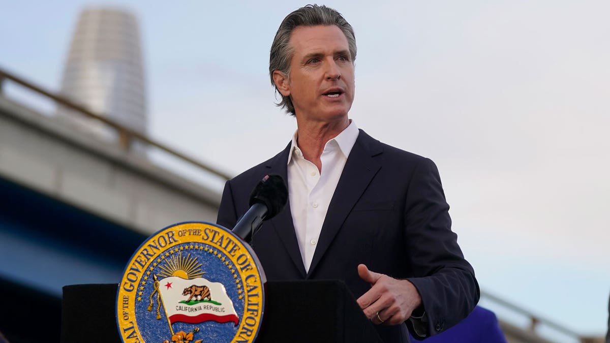 Gobernador Gavin Newsom, California, déficit, educación, escuela pública