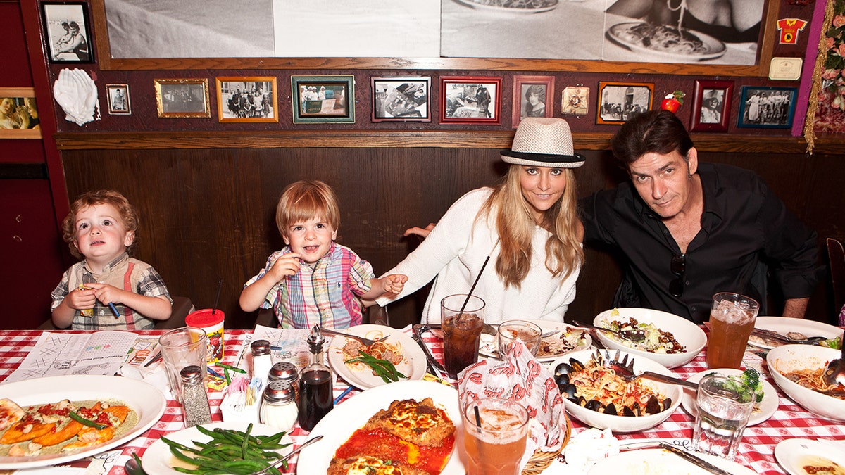 Charlie Sheen and Brooke Mueller eat with their twins