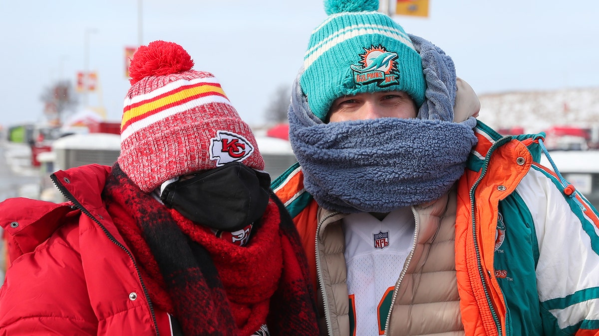 NFL fans, players trying to stay warm as freezing temps chill Arrowhead