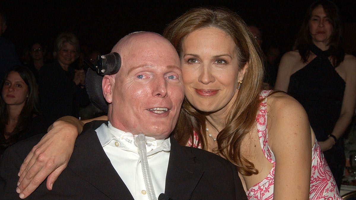 Christopher Reeve and Dana Reeve posing together