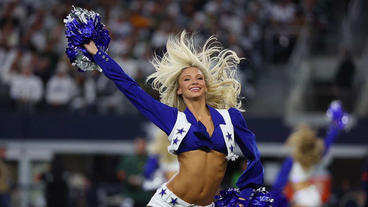 Cowboys cheerleader goes viral saying Packers players were