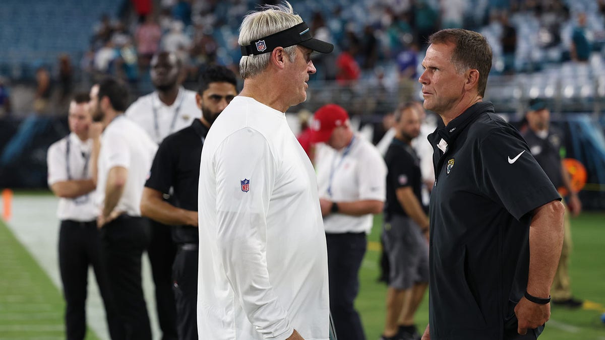 Trent Baalke and Doug Pederson chat