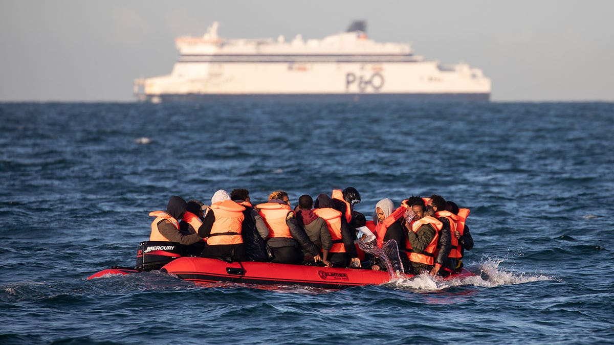 Migrants crossing English Channel