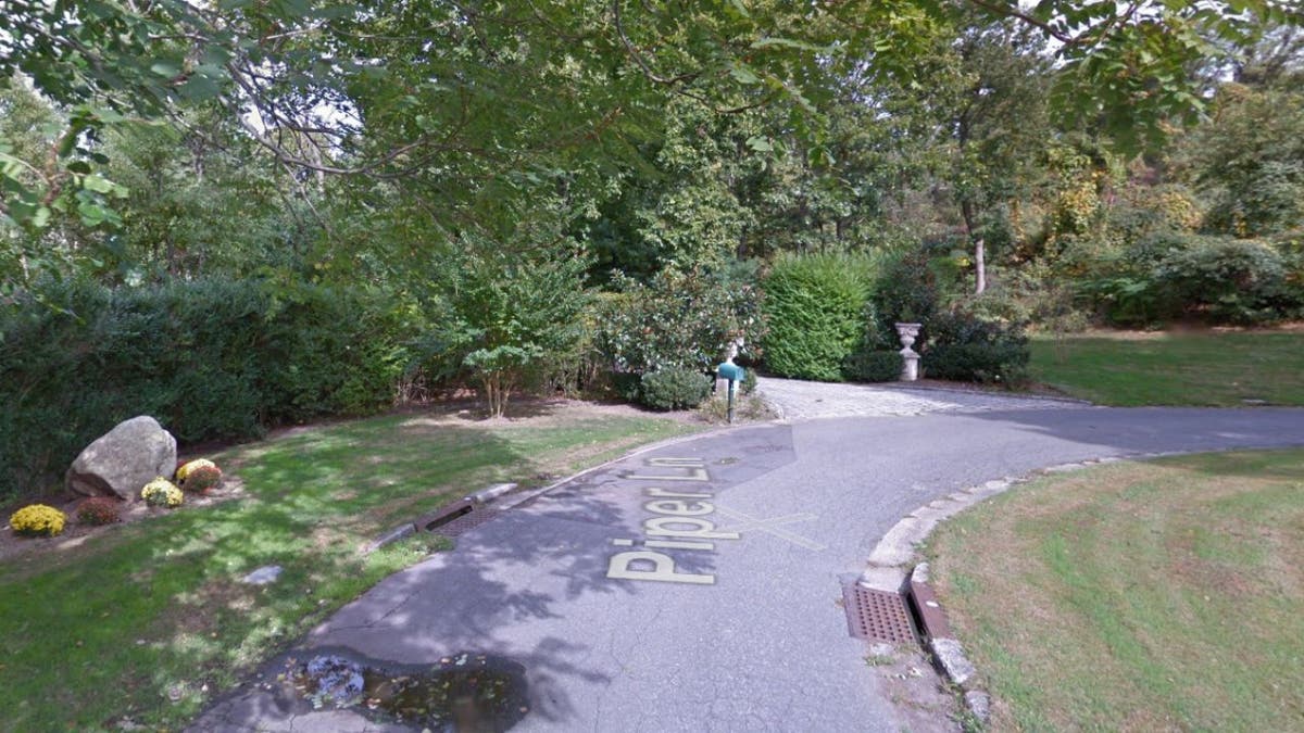 The entrance to 1 Piper Lane in Long Island
