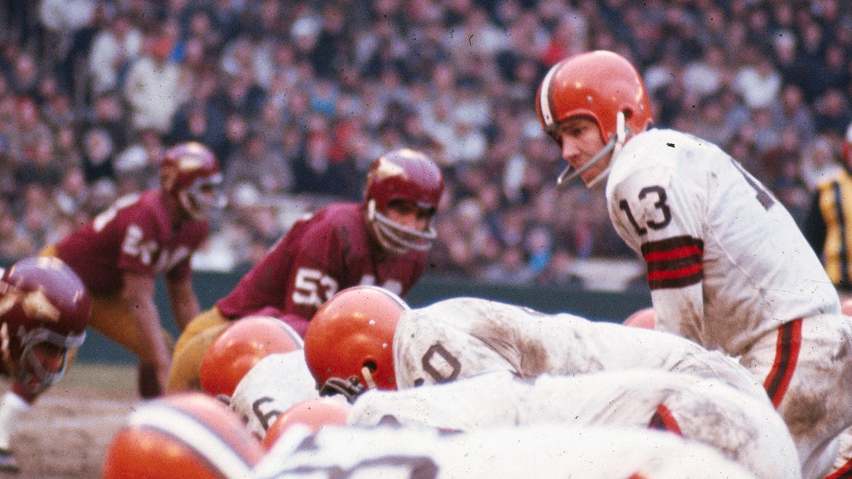 Frank Ryan, last Browns QB to lead team to NFL title, dead at 87 1 Frank Ryan lines up