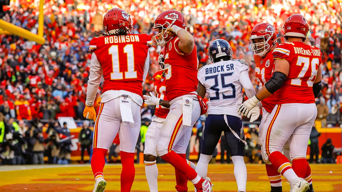 Patrick Mahomes celebrates a TD