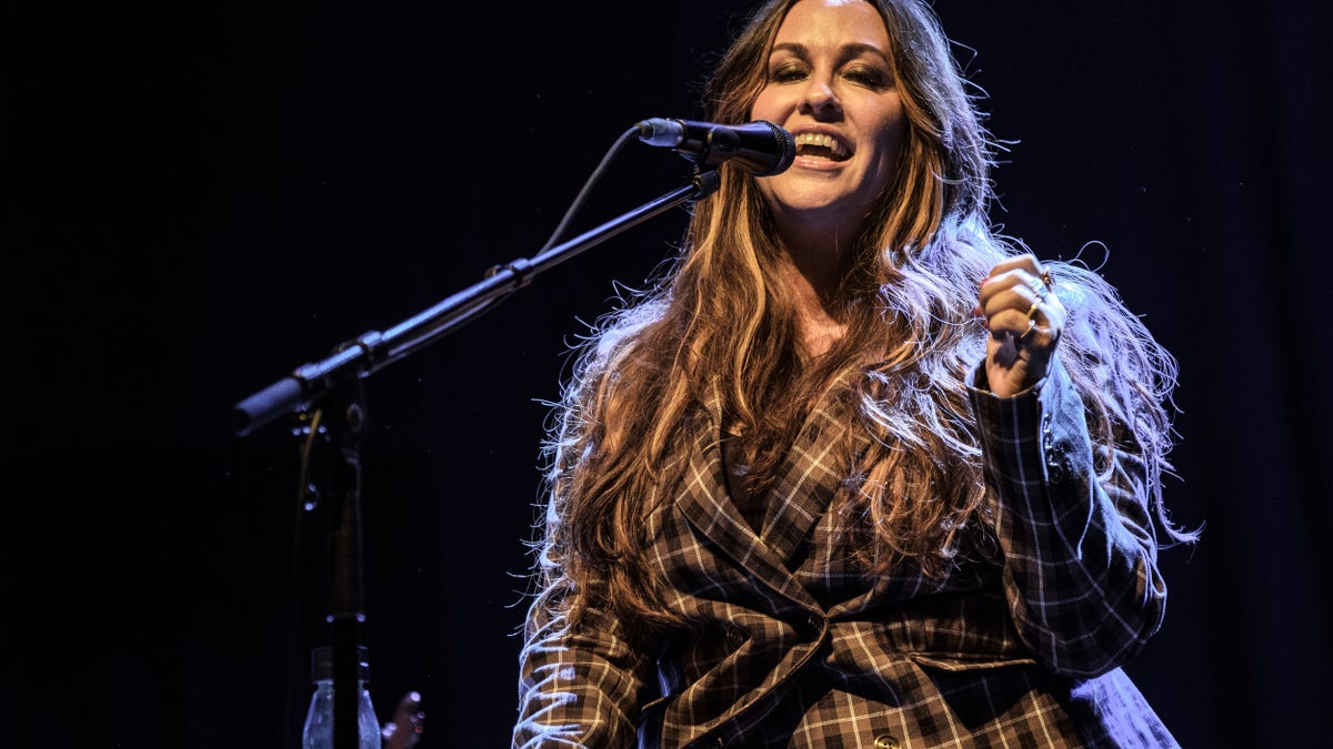 Alanis Morissette on stage