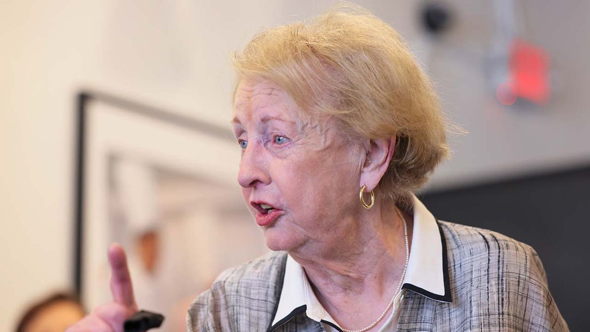 Jean Carnahan, Missouri’s first female U.S. senator, dies at 90: ‘A fearless trailblazer’