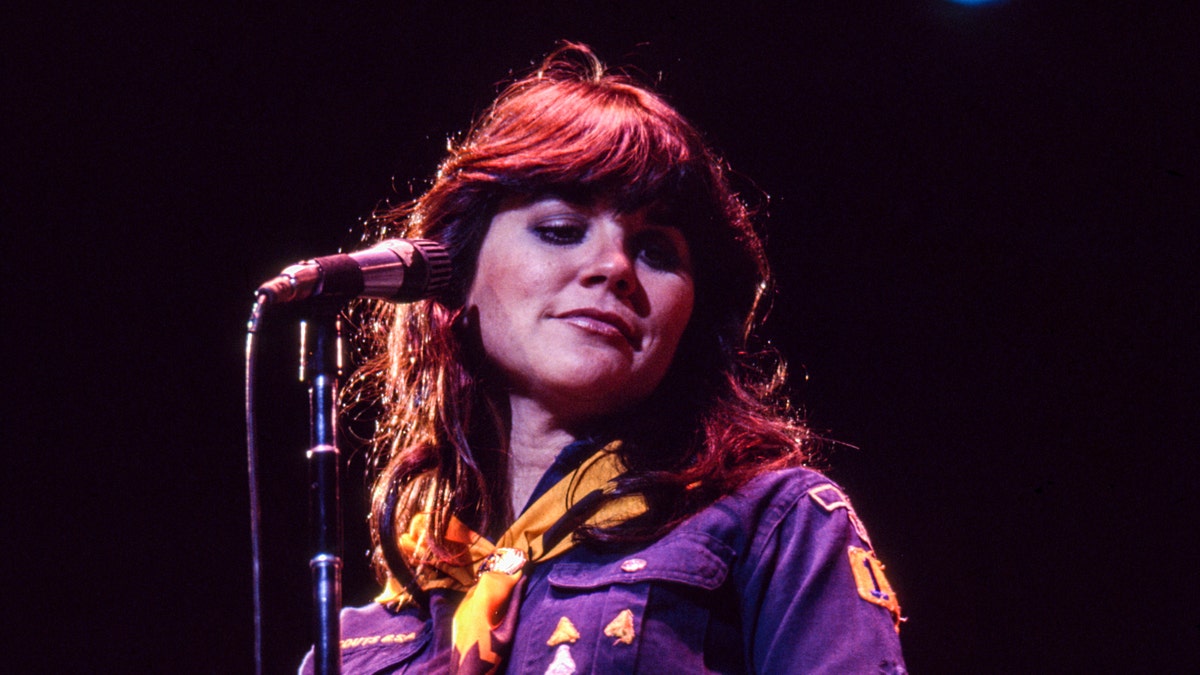 linda ronstadt performing 1977