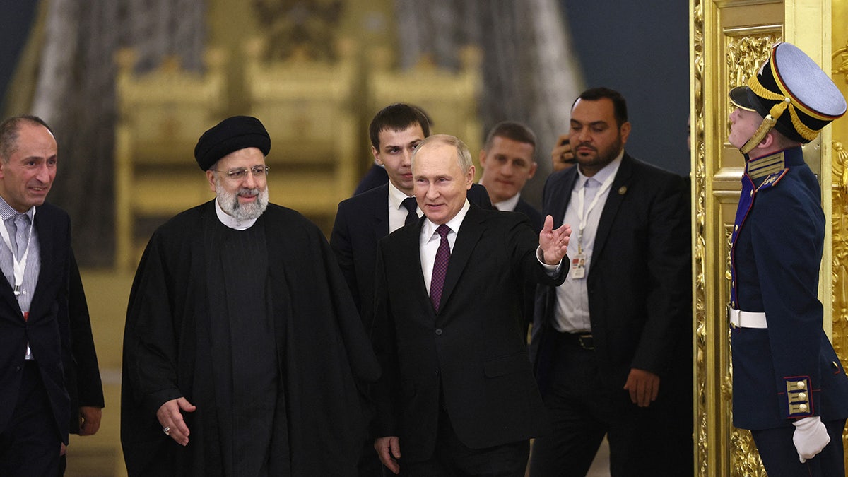 Putin welcomes Iran president at the Kremlin