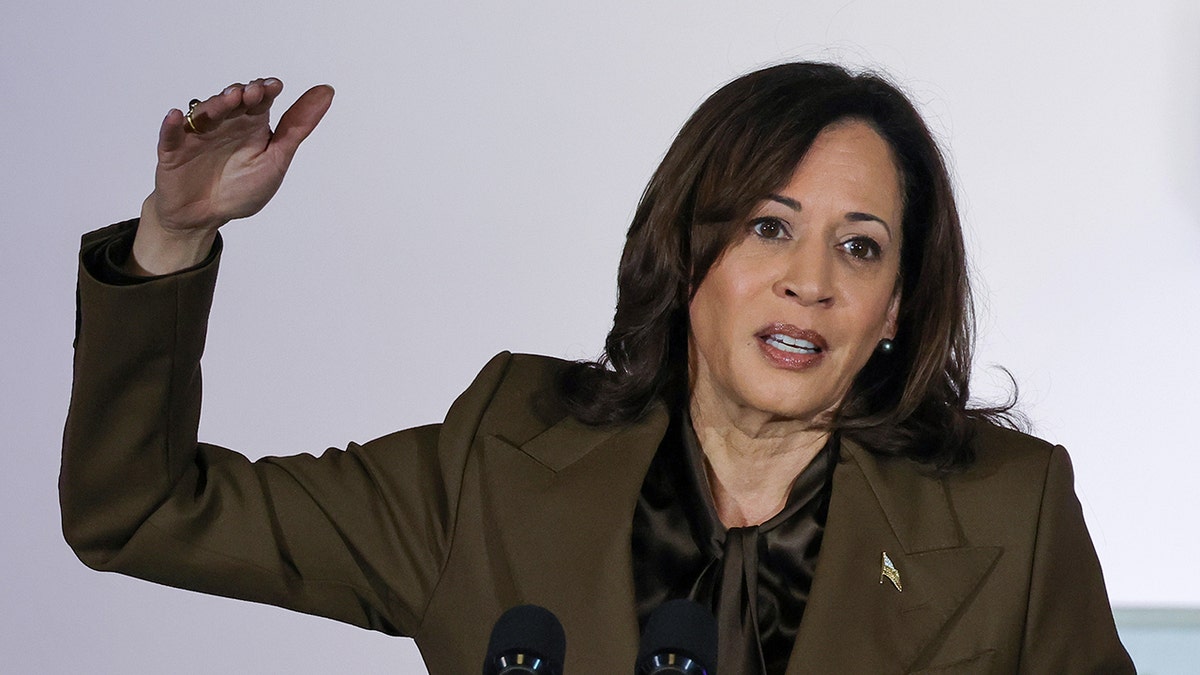 Kamala Harris waving