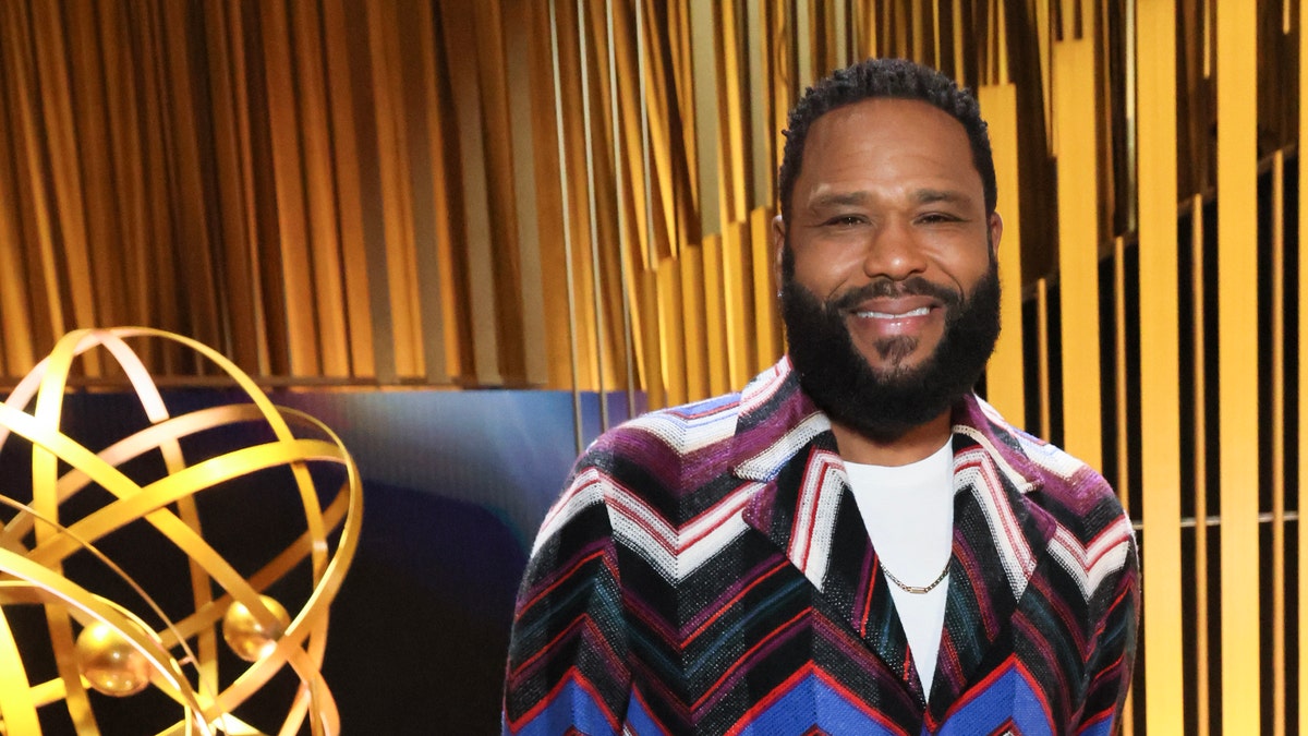 anthony anderson posing at emmys press preview
