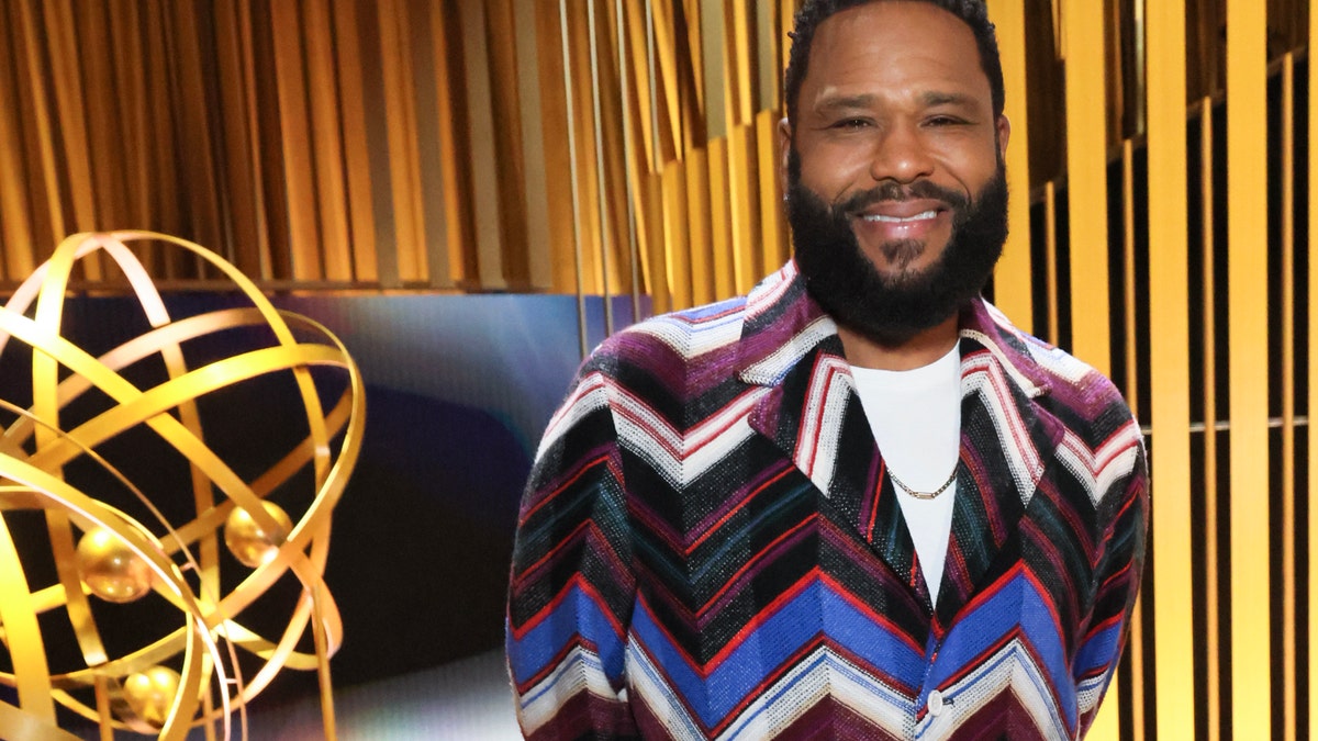 anthony anderson posing at emmys press preview