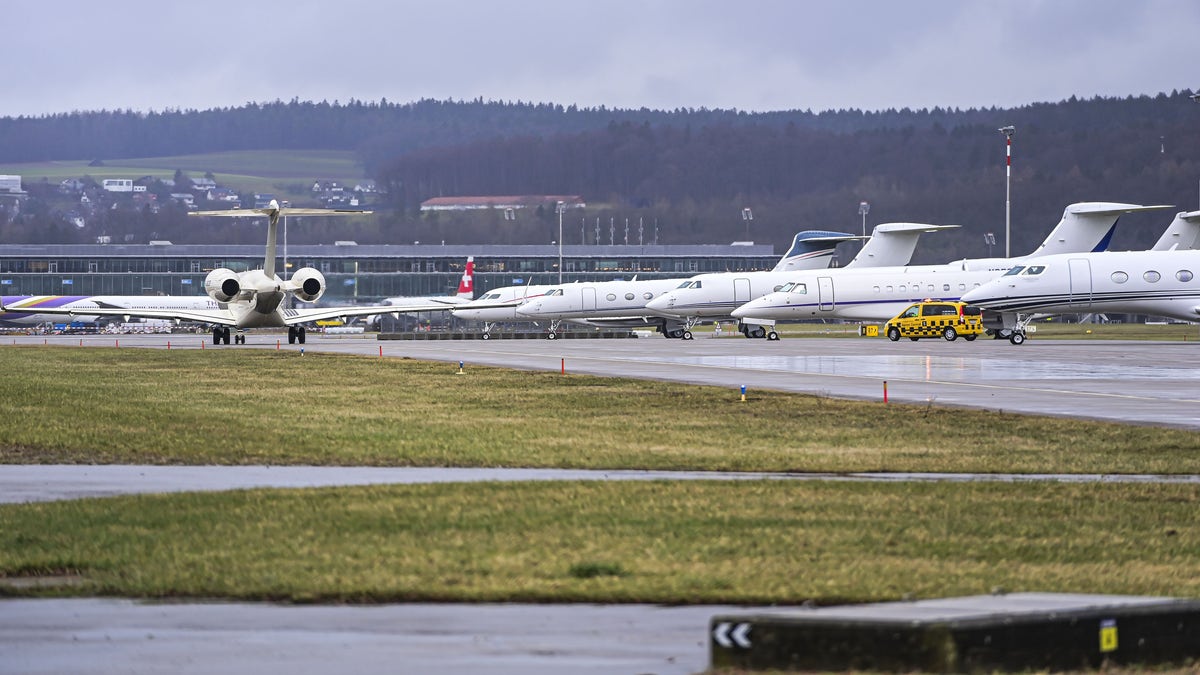 Llegan aviones privados al aeropuerto de Davos y Zurich
