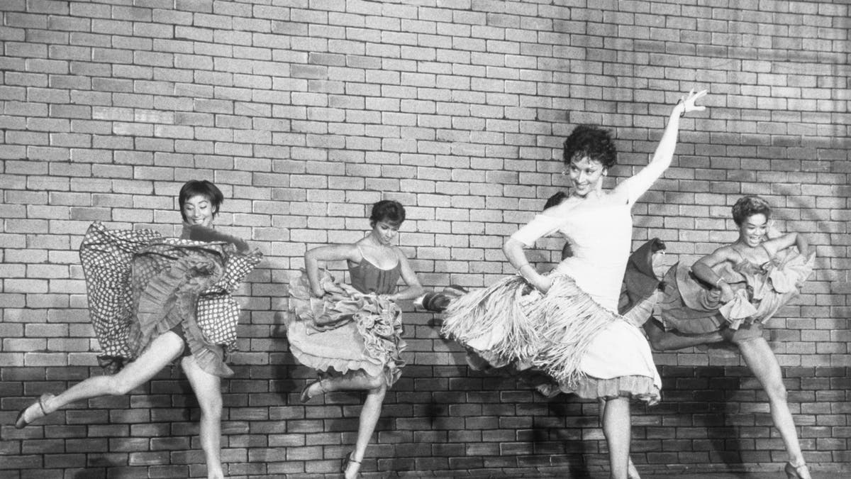 chita rivera dancing in west side story