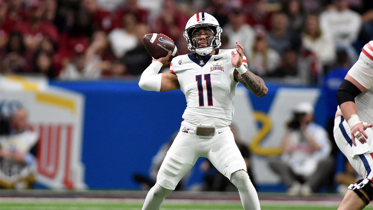 Noah Fifita throws a pass in a bowl game