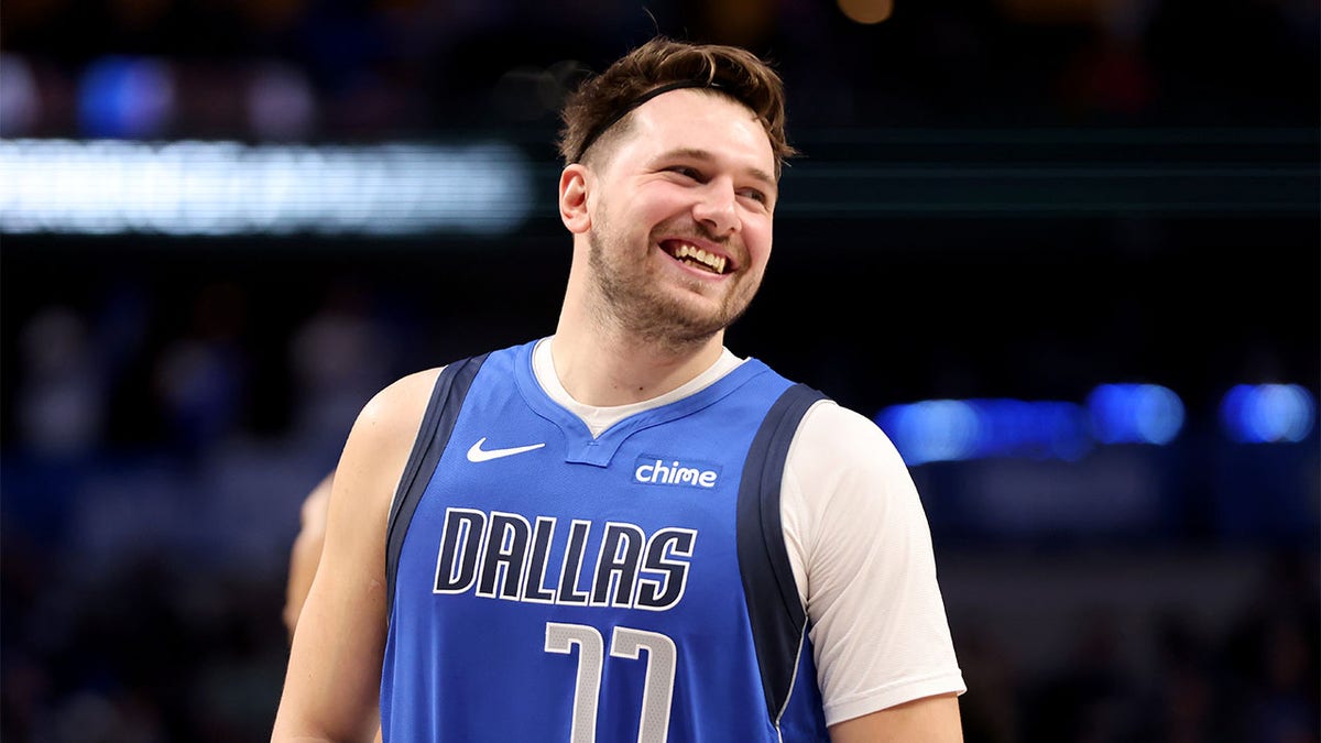 Luka Doncic plays against Orlando