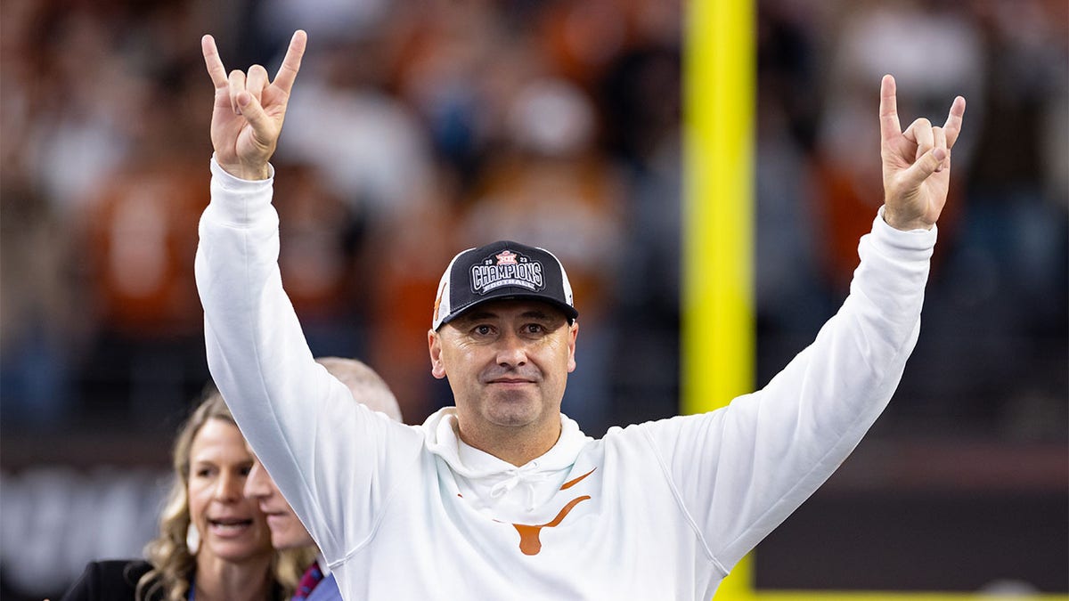 Steve Sarkisian, Texas Close To Finalizing Extension As Alabama’s Head ...