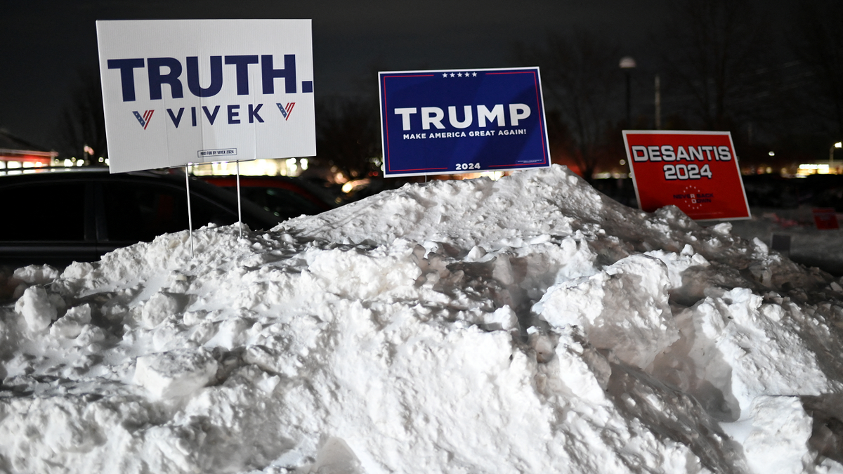 Political signs at Iowa caucus site