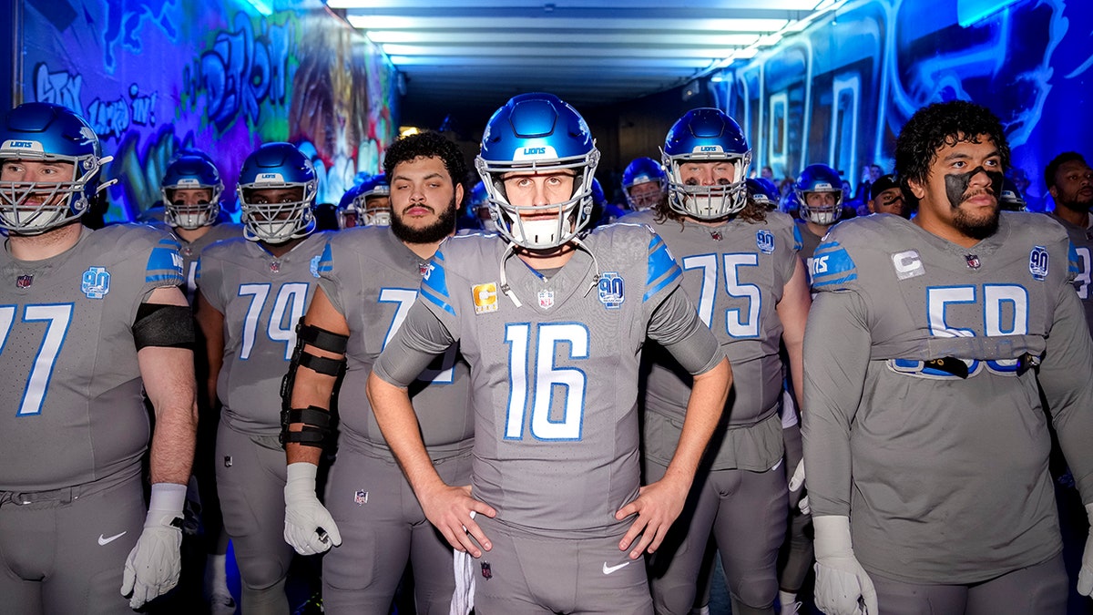 Jared Goff leads the Lions