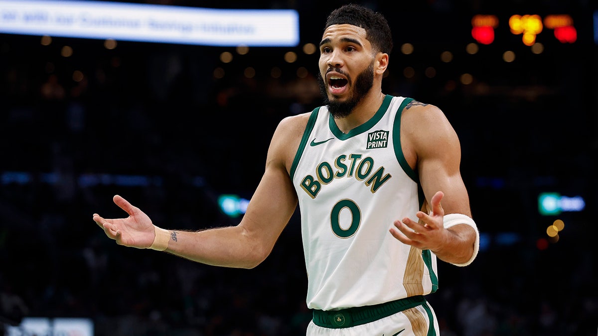 Jayson Tatum consigue un técnico