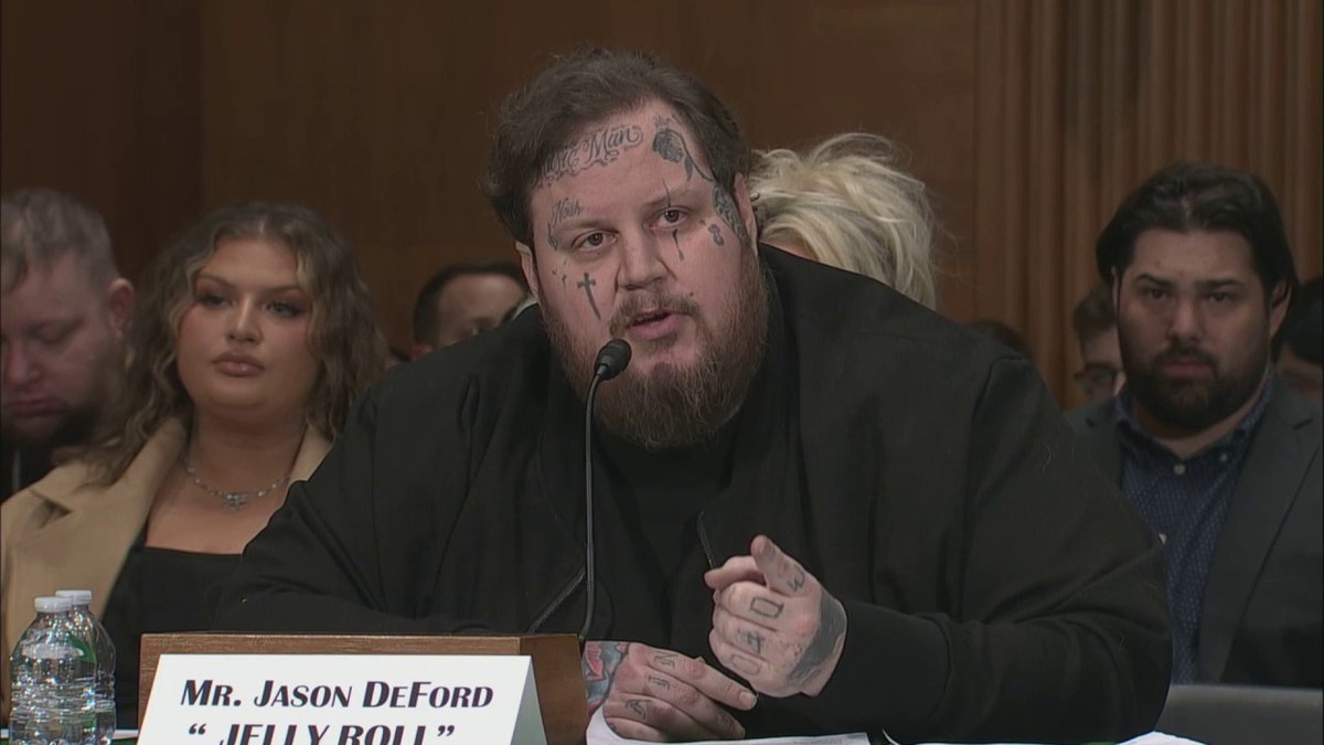 Jelly Roll testifies to members of Congress