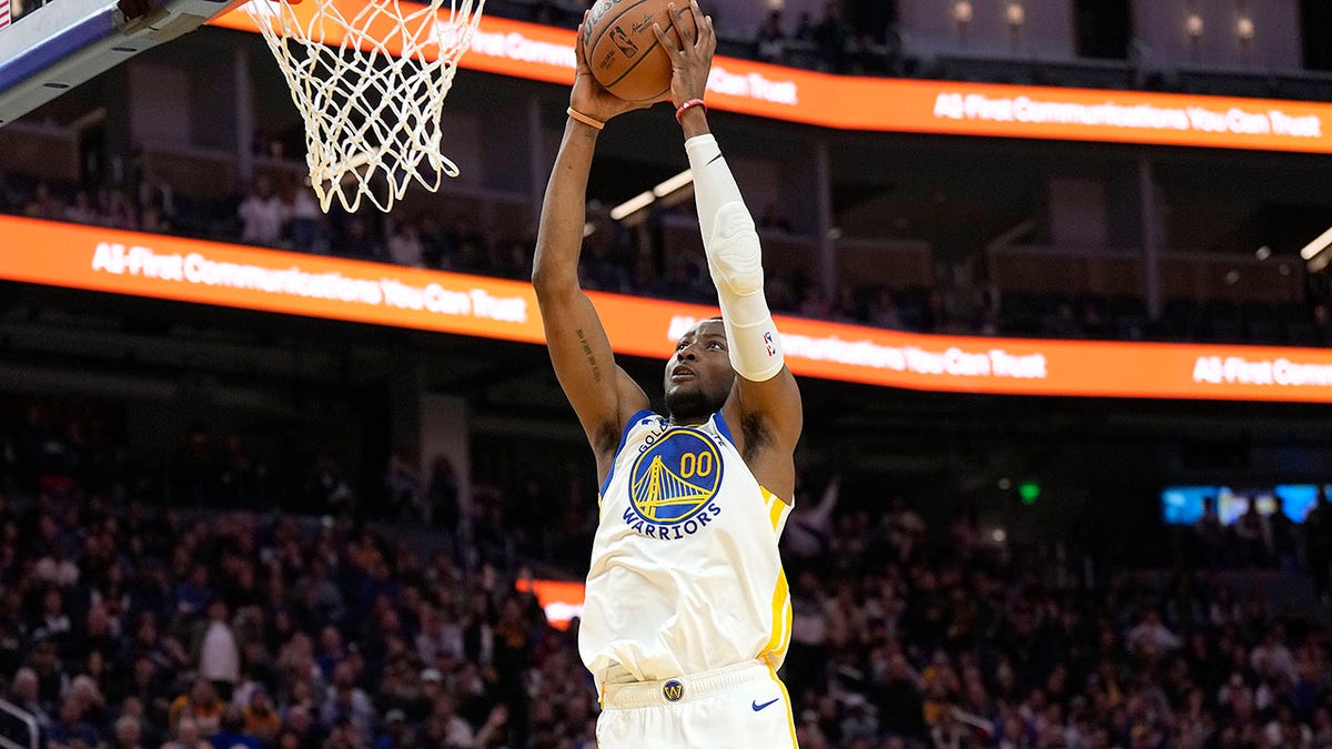 Jonathan Kuminga dunks the basketball