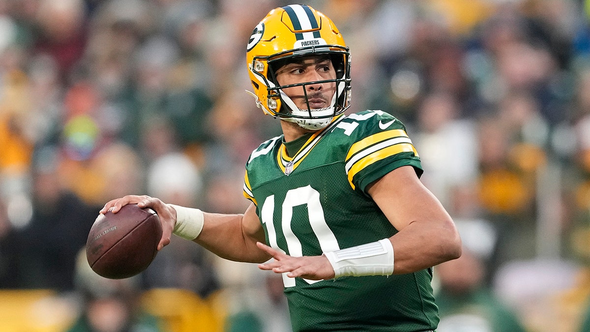 【ghế bệt tựa lưng】Aaron Rodgers leaves Oregon facility, ends darkness retreat