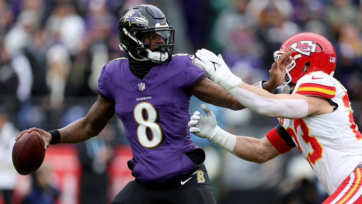 Lamar Jackson breaks away