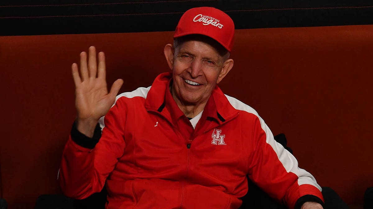 Texas-based businessman ‘Mattress Mack’ loses big after Longhorns drop CFP semifinal to Washington 1 Jim McIngvale attends an event