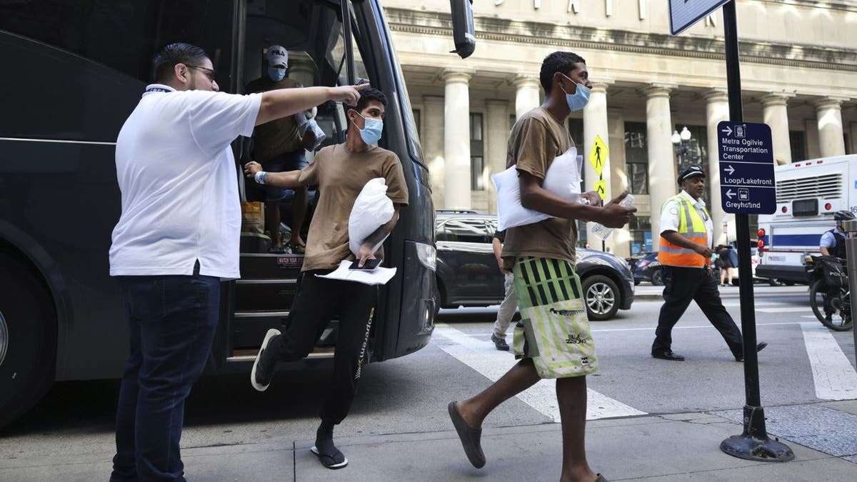 Migrants disembarking a bus in Chicago