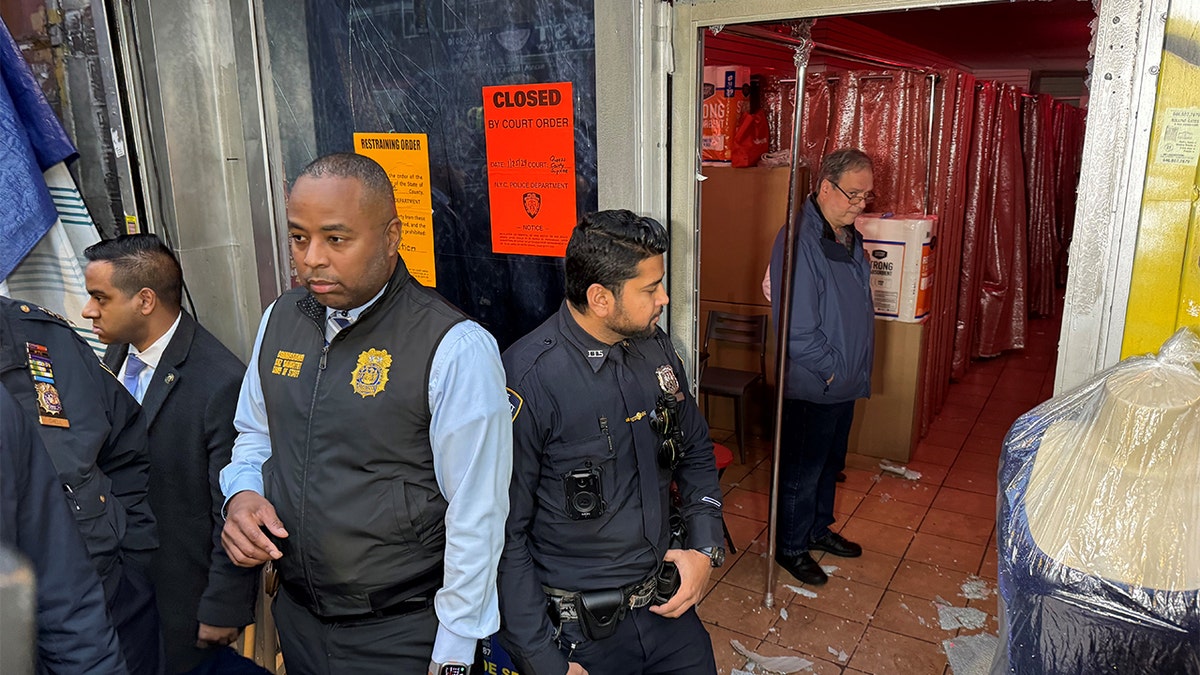 Nyc Police Begin Knocking Down The Doors Of Illegal Brothels Starting In Queens Newsfinale